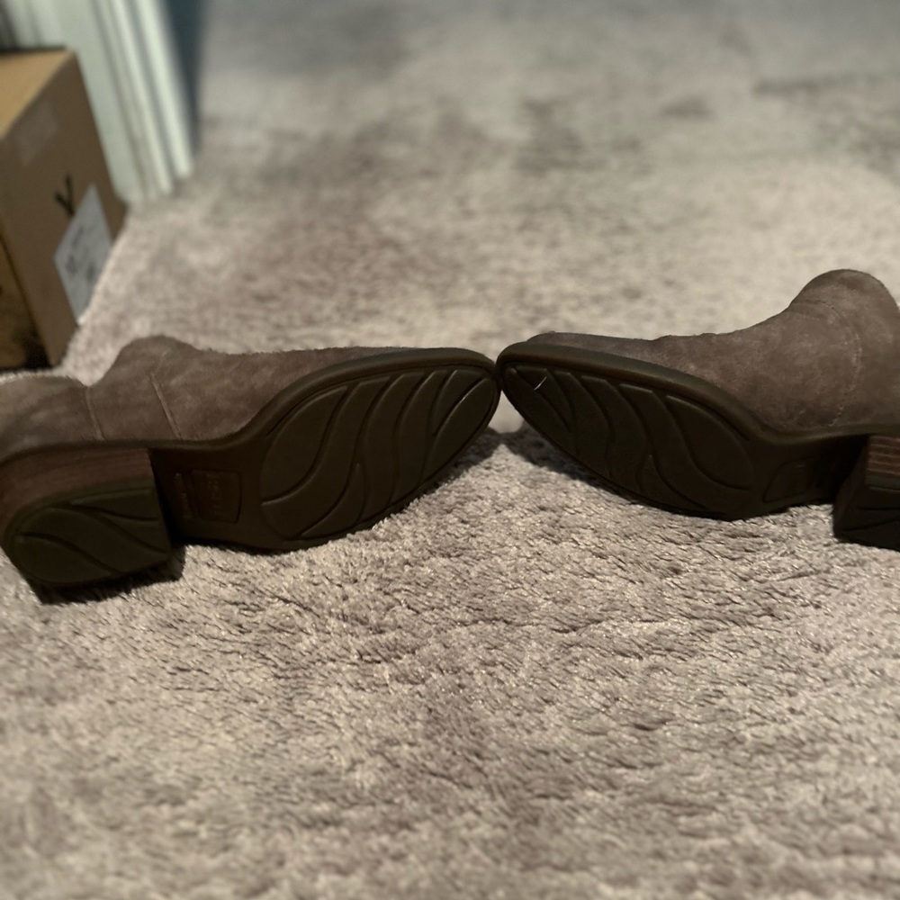 Born ankle booties